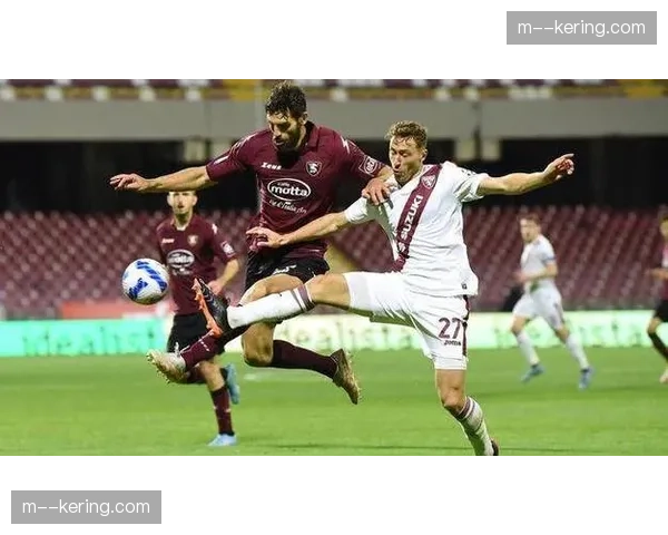 前瞻：萨勒尼塔纳与莱切的保级“六分战”即将打响